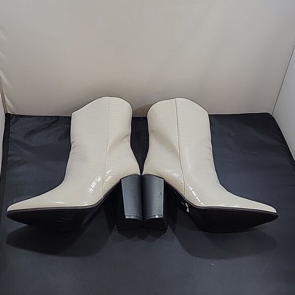 BRAND NEW QUPID POINTED TOE CHUNKY HEEL BOOT - Picture 13 of 15